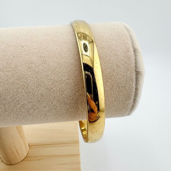 Vintage Monet Gold Tone Bangle Bracelet Formal Classic Timeless Retro - Picture 3 of 6